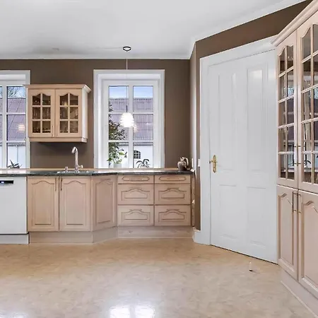 Spacious House With For Relaxation And Play Vila
