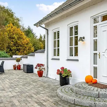Vila Spacious House With For Relaxation And Play Brenderup