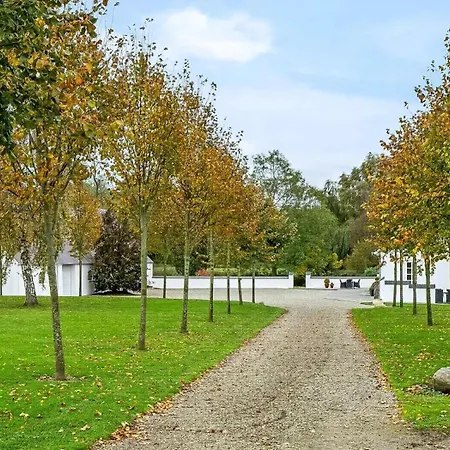 Vila Spacious House With For Relaxation And Play